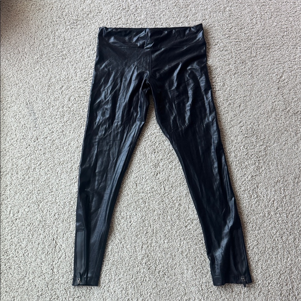 Carbon38 Takara Shine Leggings with Zipper Ankle - Black - Size M